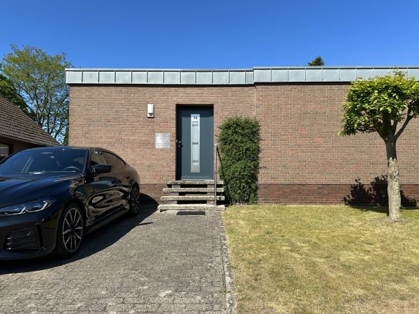 Parkplatz und Eingang SeeKiste