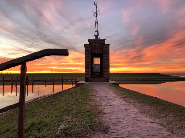 Pegelhäuschen am Dangaster Hafen