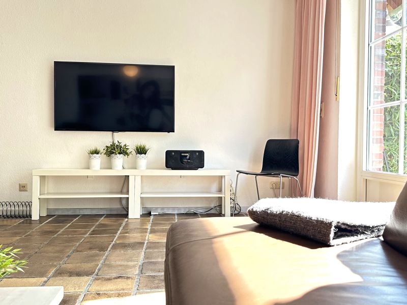 Wohnzimmer im Haus Strand mit Samsung TV
