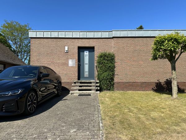 Parkplatz und Eingang SeeKiste