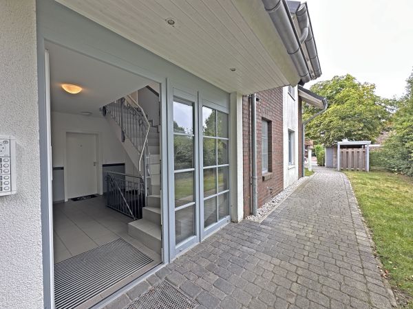 Hauseingang zur Wohnung Carolin 3 im EG rechts