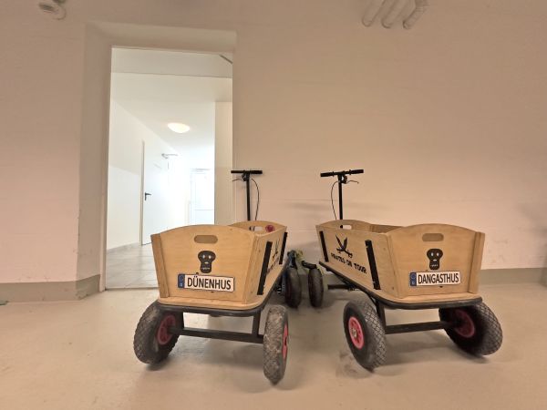 Keller mit Bollerwagen Dünenhus